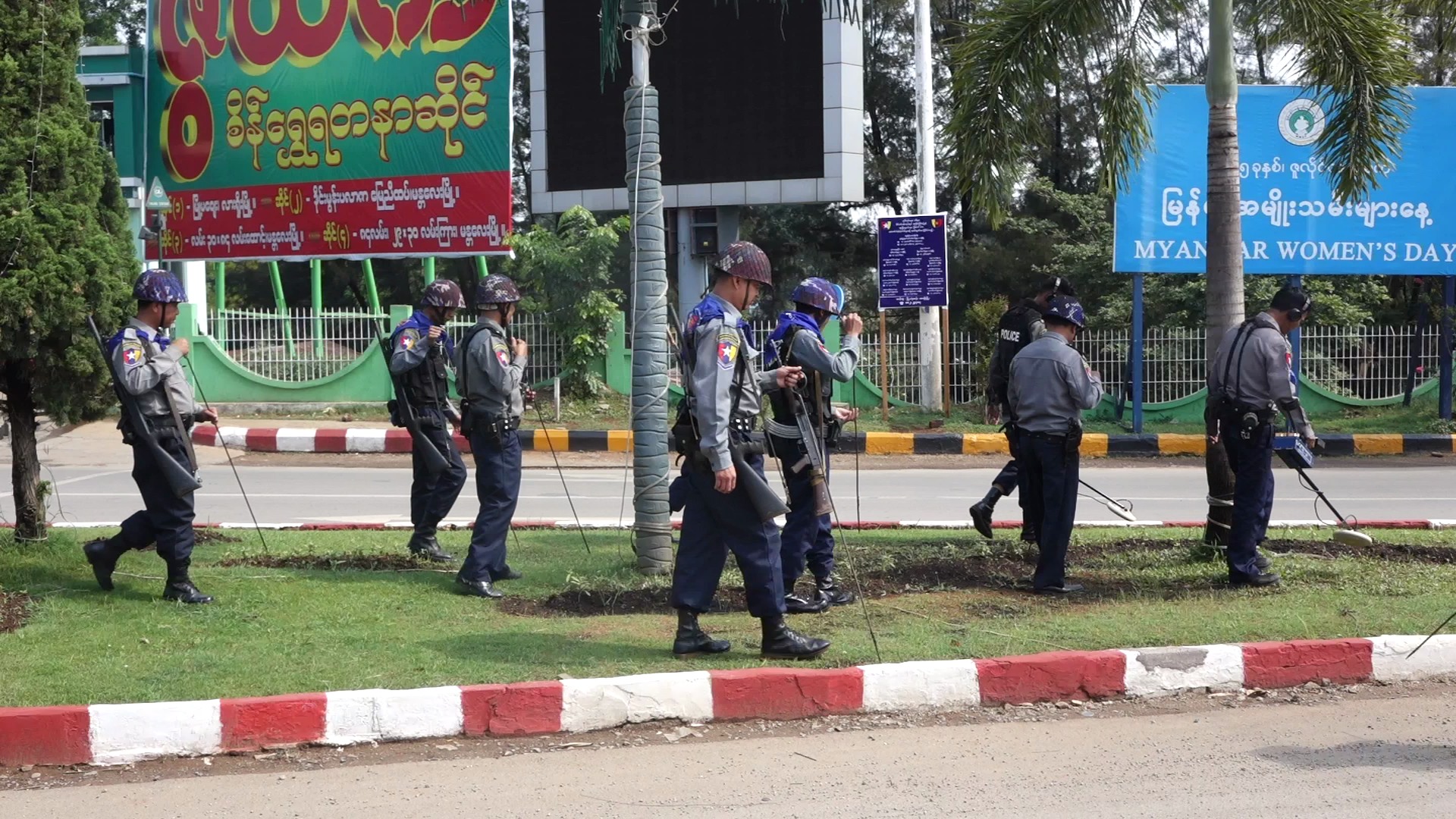 လားရှိုးမြို့တော်ခန်းမဝင်းထဲ ဗုံးပစ်ခံရပြီး စစ်ကောင်စီလက်အောက်ခံ ၂ ဦး ဒဏ်ရာရ