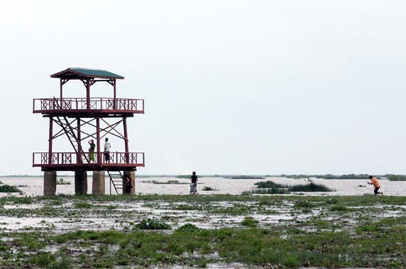 မိုးယြန္းႀကီးအင္း ေရနည္းပါး၊ က်ဴးေက်ာ္စိုက္ခင္းမ်ား ၀င္ေရာက္