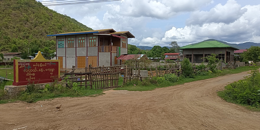 မိုးဗြဲအင်းအရှေ့ဘက်ကမ်းက စစ်ဘေးရှောင်များ နေရပ်ပြန်