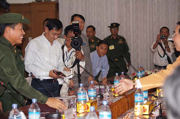 SNLD ပါတီ ရွမ္းျပည္ေက်းရြာတာ၀န္ခံတဦး မတရားအသင္းဆက္သြယ္မႈနဲ႔ အမႈဖြင့္ ခ်ဳပ္ေႏွာင္ခံထားရ