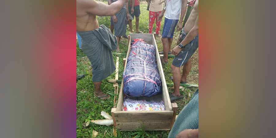 ဘုတ်ပြင်းမြို့နယ်က ဆီအုန်းကုမ္ပဏီအလုပ်သမားတဦးကို စစ်ကောင်စီတပ်က ဖမ်းဆီးသတ်ဖြတ်