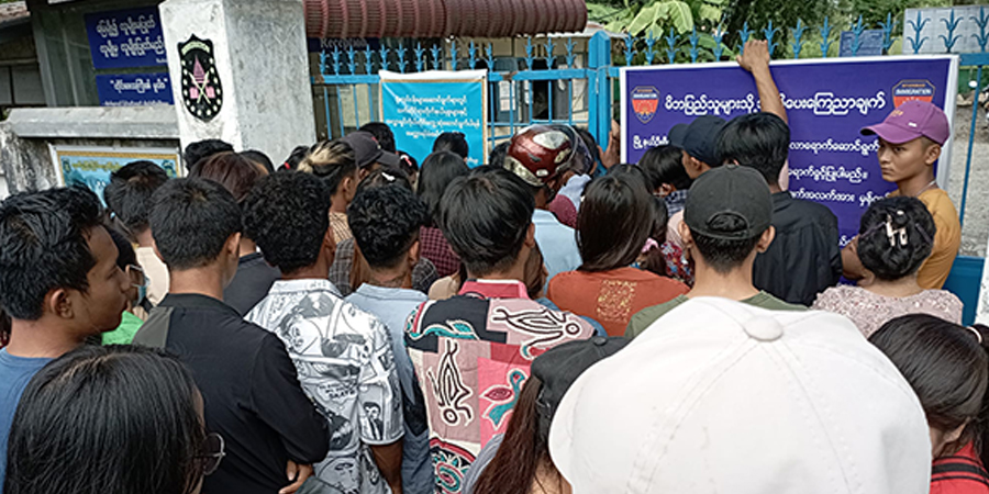 ကလေးမြို့ လ.ဝ.က ဝန်ထမ်းများက မှတ်ပုံတင်လုပ်သူများထံမှ အတင်းအကျပ် ငွေတောင်းခံနေ