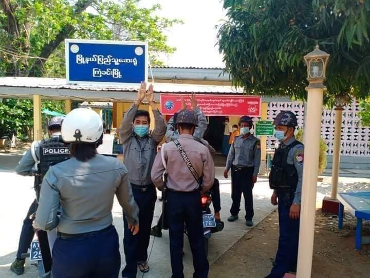 ကြံခင်းမြို့နယ်က CDM ရဲဝန်ထမ်းညီအစ်နှစ်ဦး၏ နေအိမ်ကို စစ်ကောင်စီ ချိပ်ပိတ်