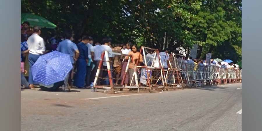 ပတ်စ်ပို့စာအုပ်လုပ်ရန် အွန်လိုင်းမှ ဘွတ်ကင်တင်သည့်စနစ် ရပ်ဆိုင်း