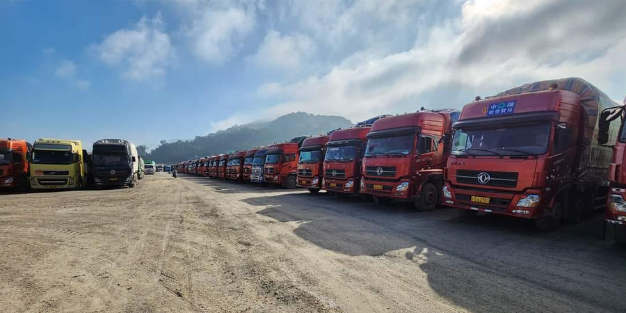 ၁၀၅ မိုင်နှင့် ကျင်းစန်းကျော့တွင် တရုတ်ဘက်ပို့မည့် မြန်မာကုန်ကားများ ရာချီစောင့်ဆိုင်းနေရ