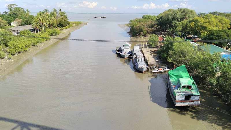 စစ်တွေတွင် စစ်ကောင်စီရေတပ်က မော်တော်ဘုတ်တစီးလျှင် ကျပ်ငွေ ၅၀,၀၀၀  ဆက်ကြေး တောင်းနေ