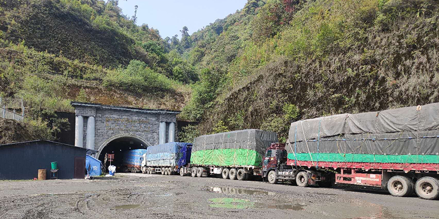 တရုတ်-မြန်မာ နယ်စပ်ကုန်သွယ်ဂိတ်များတွင် ကိုဗစ်စည်းမျဉ်းများ ဖြေလျှော့