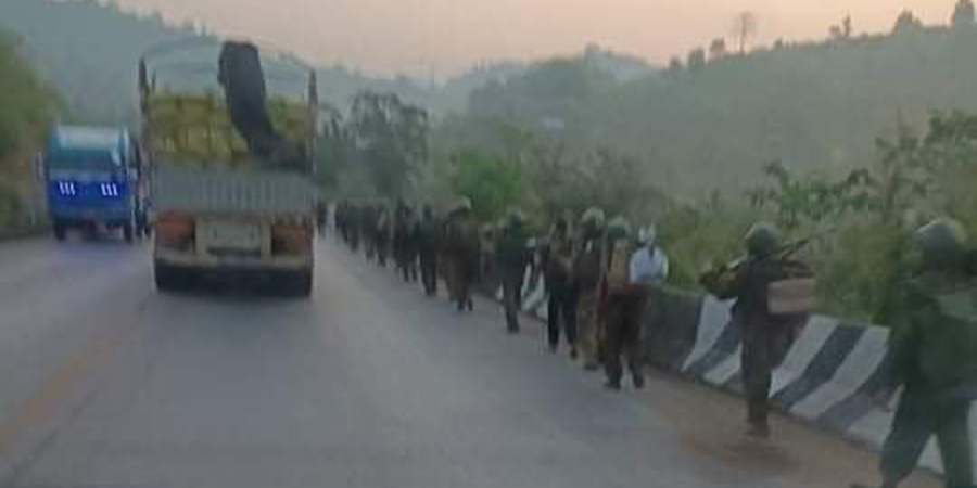ကော့ကရိတ်တွင် တိုက်ပွဲဖြစ်ပွားပြီး စစ်‌တပ်က မော်တော်ယာဉ်ဖြတ်သန်းခွင့် ပိတ်ထား