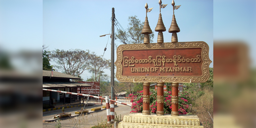 ဘုရားသုံးဆူမြို့ခံများ ထိုင်းနိုင်ငံဘက် စစ်ဘေးရှောင်
