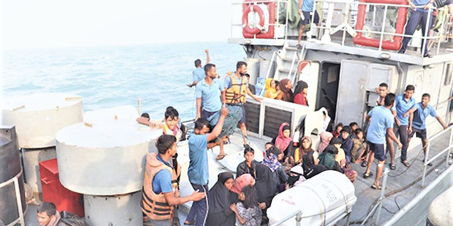 ရိုဟင်ဂျာဒုက္ခသည် ၁၀၄ ဦးပါတဲ့ စက်လှေကို သီရိလင်္ကာရေတပ် ကယ်ဆယ်