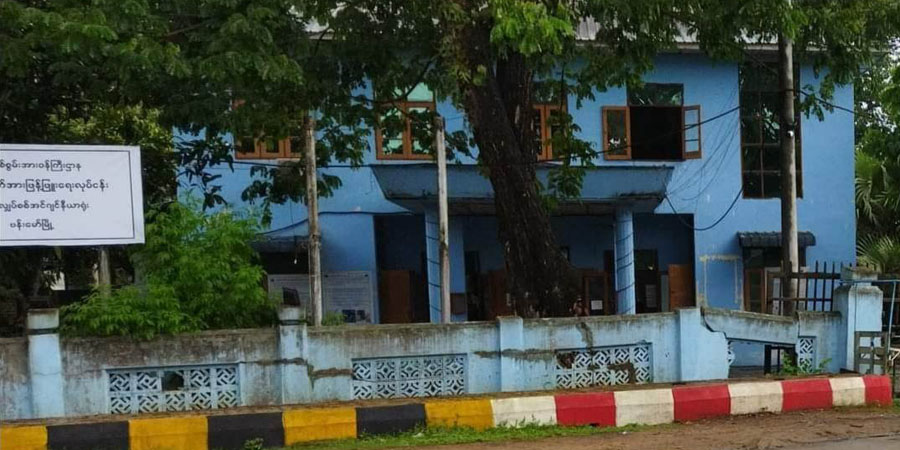 ဗန်းမော်တွင် စစ်တပ်က မီတာမဆောင်သည့် နေအိမ်များမှ မီတာပုံးများ ဖြုတ်သိမ်းနေ