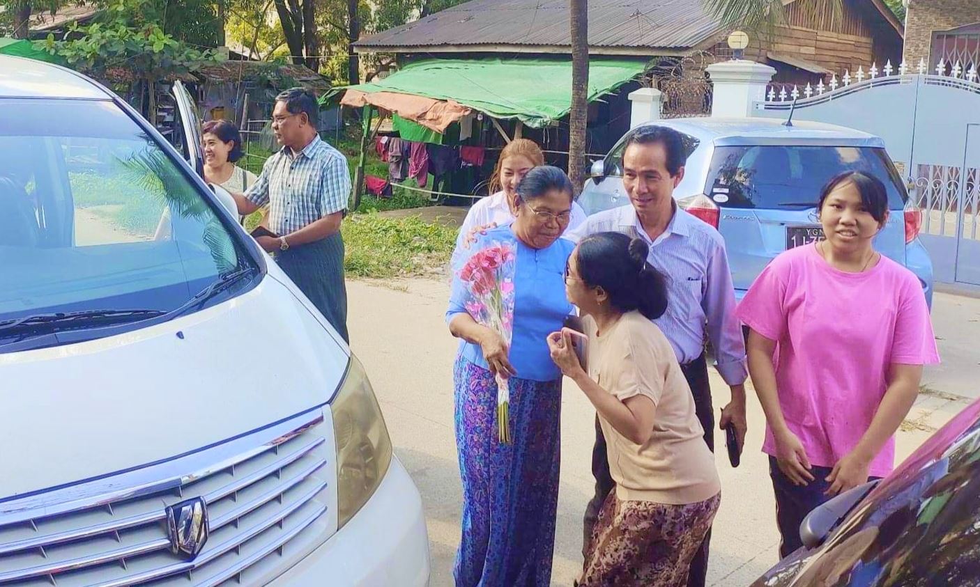 စိန်ရတုလွတ်လပ်ရေးနေ့ အကျဉ်းသားပေါင်း ၇၀၁၂ ဦးကို လွတ်ငြိမ်းခွင့်ပေး၊ စာရေးဆရာမ သန်းမြင့်အောင်၊ စာရေးဆရာ ထင်လင်းဦး၊ ဒေါက်တာ အာကာမိုးသူ၊ သူရဦးအောင်ကိုတို့ ပြန်လွတ်