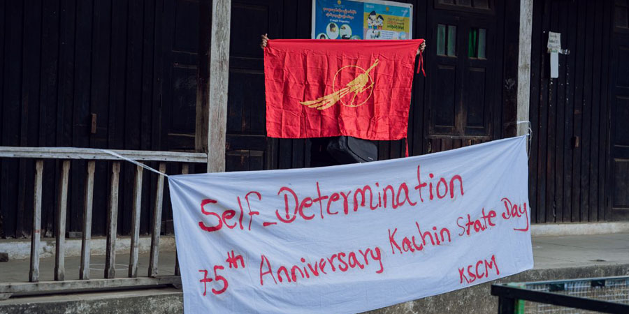 မြစ်ကြီးနားအထကကျောင်းတွင် KSCM သပိတ်ကော်မတီက  ကချင်ပြည်အမျိုးသားအလံတော် လွှင့်ထူ