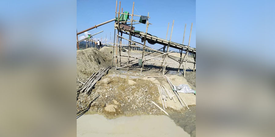 တနိုင်းမြို့အနီး တရုတ်နိုင်ငံသားများက တောတောင်များကို ရှင်းလင်းဖြိုချပြီး ရွှေတူးနေ