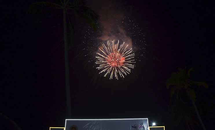 ငပလီညစာစားပွဲ၌ မီးရှုးမီးပန်းပစ်ဖောက်မှုကြောင့် ဒေသခံများ ထိတ်လန့်