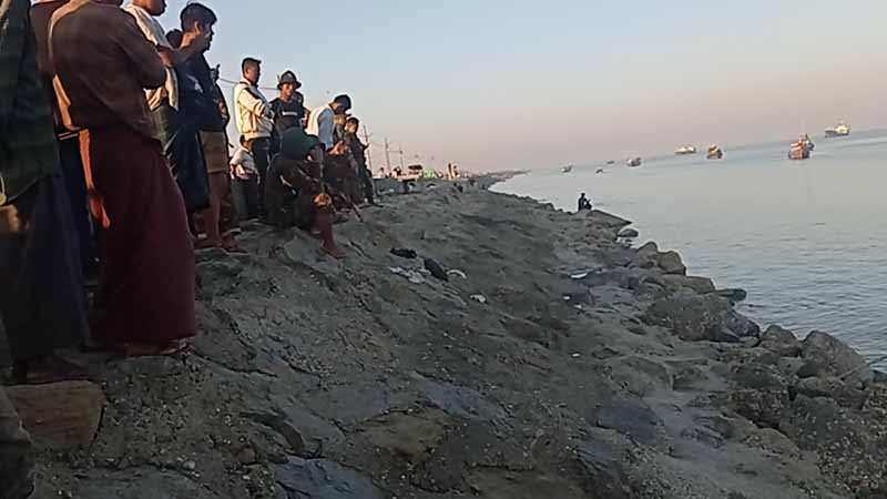 စစ်တွေမြို့ရှိ ကိုးရီးယား(BXT)ဆိပ်ကမ်းတွင်  ဗုံးသီး ၁ လုံးတွေ့