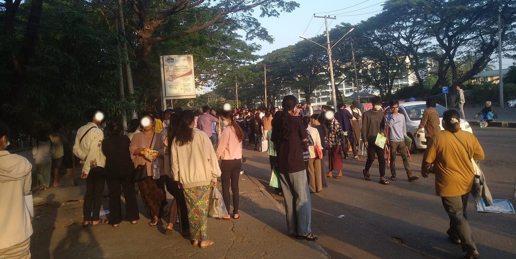 ပတ်စ်ပို့ရုံးပိတ်ထားသဖြင့် နိုင်ငံခြားတွင် ဆေးရုံပြမည့်သူ၊ ကျောင်းတက်မည့်သူများ အခက်အခဲ ဖြစ်