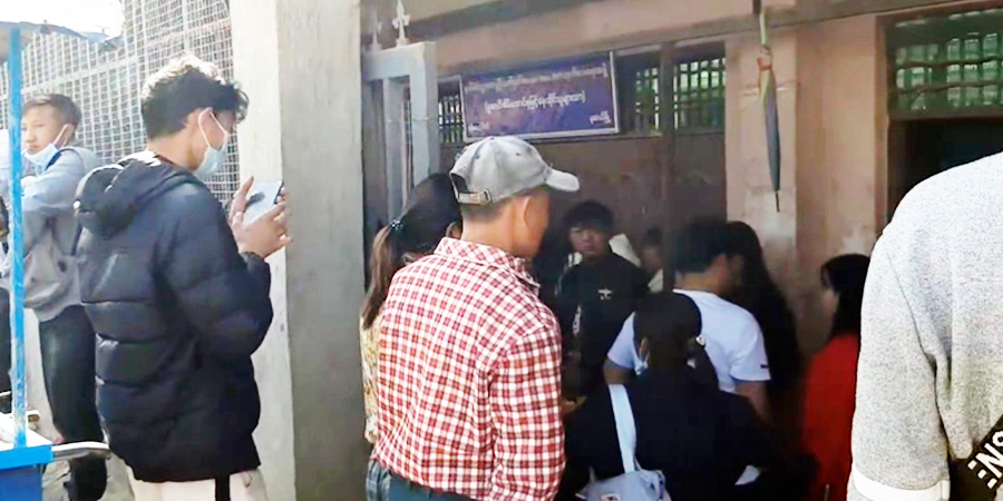 မူဆယ် နန်းတော်ဂိတ် ဖွင့်လှစ်လိုက်ပြီး BP စာအုပ်များ စတင်လုပ်ပေး