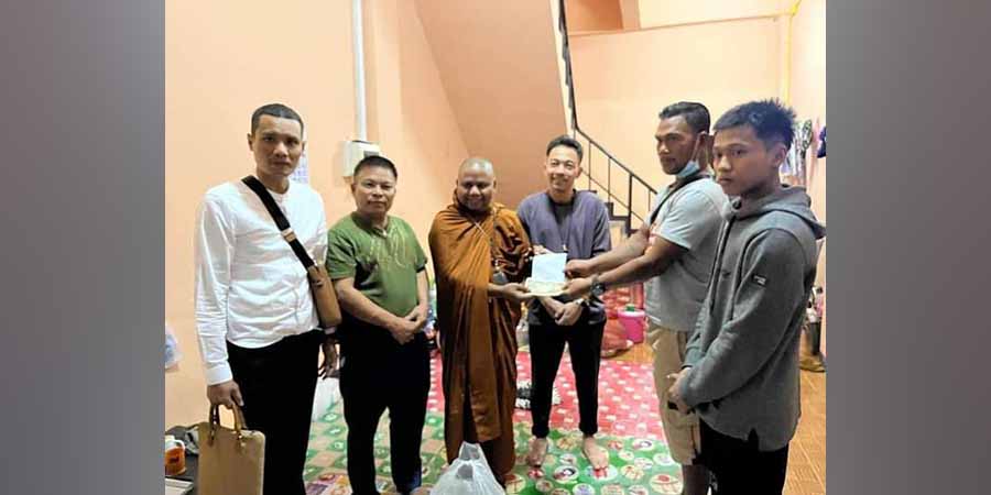 ထိုင်းနယ်စပ်ရှိ CDM များကို  ရွှေဝါရောင်ဆရာတော်အရှင်ထာဝရက ကူညီထောက်ပံ့