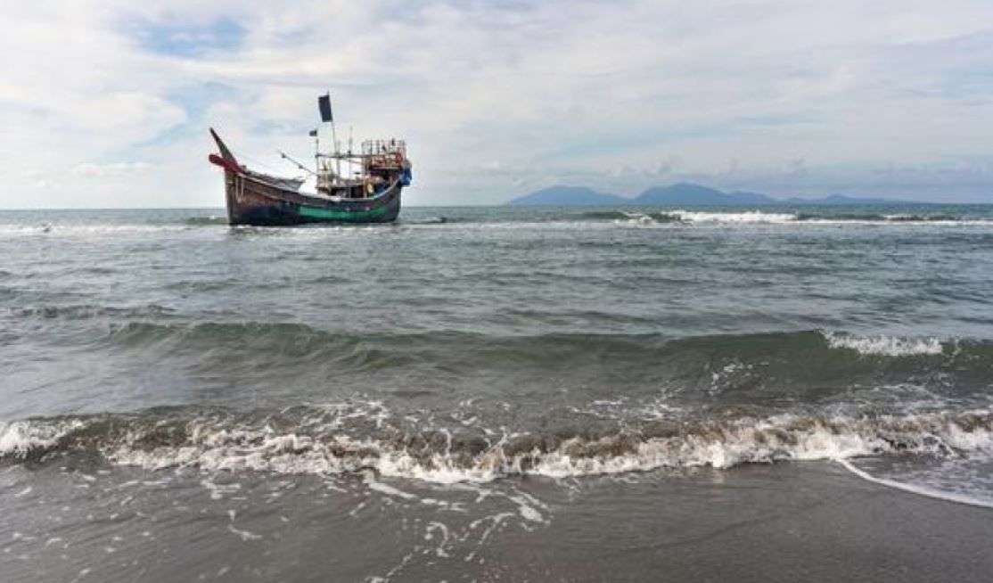 ဒုက္ခဘုံနယ်စပ်မှ လှိုင်းထန်ပင်လယ်ပြင်ကို ဖြတ်၍ မျှော်လင့်ခြင်းကမ်းခြေဆီသို့