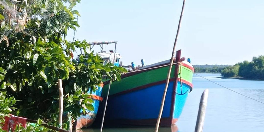 ခမရ ၅၅၀ တပ်က နွားတင်စက်လှေ ၂ စီးကို ပစ်ခတ်ဖမ်းဆီး၊ ရသေ့တောင်၌ အမျိုးသား အလောင်း ၁ လောင်း တွေ့ရှိ