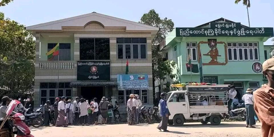 မြောင်းမြ စစ်ကောင်စီထောက်ခံဆန္ဒပြပွဲတွင် နေ့စားခ အဝေမတည့်ရာက စကားများရန်ဖြစ်