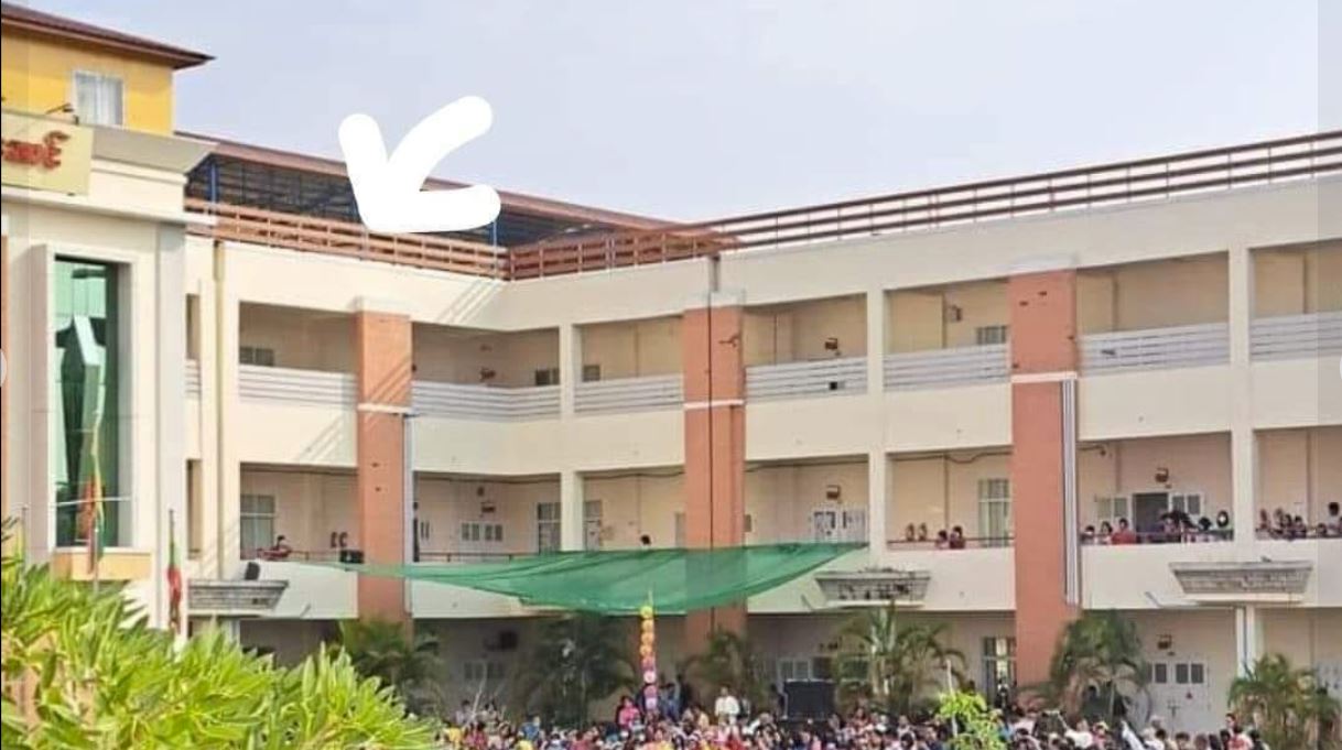 နေပြည်တော်ရှိ ကိုယ်ပိုင်အထက်တန်းကျောင်းခေါင်မိုးပေါ်မှ ခုန်ချမည့်ကျောင်းသူကို ကယ်ရာမှ ဆရာ‌ရော ကျောင်းသူပါ ပြုတ်ကျသေဆုံး