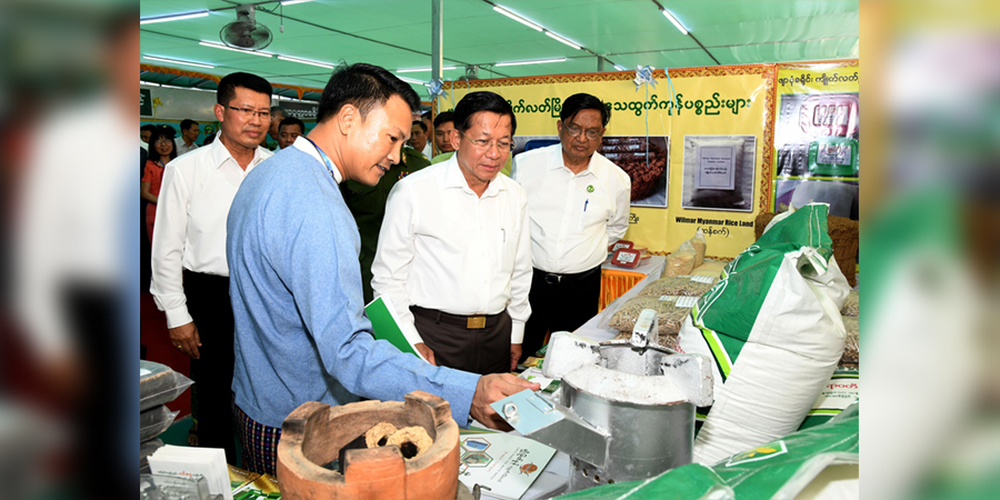 လျှပ်စစ်မီးအခက်ကြုံနေသည့် စက်မှုလုပ်ငန်းရှင်များ နေရောင်ခြည်စွမ်းအင်သုံးရန် စစ်ခေါင်းဆောင်ပြော