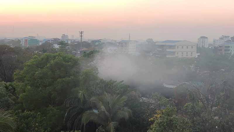 မြောက်ဒဂုံတွင် နေ့စဉ်အမှိုက်များ မီးရှို့နေသဖြင့် မြို့ခံများ မီးဘေး စိုးရိမ်