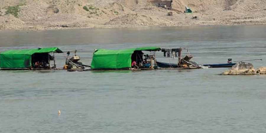 စက်ယန္တရားကြီးများသုံးပြီး ရွှေတူးနေသဖြင့် အင်းတော်ကြီးအိုင်အနီး ဧက ၁၀၀ ကျော် တိမ်ကောလာ