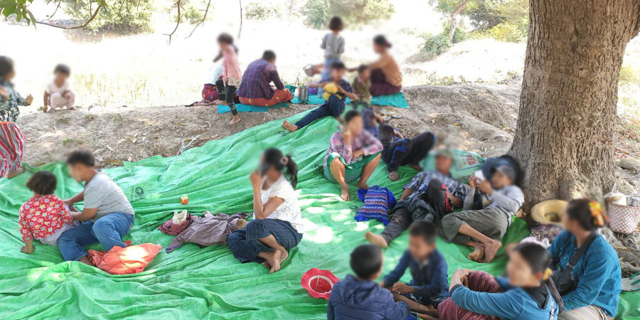 မုံရွာနှင့်ပုလဲတွင် တိုက်ပွဲဖြစ်၊ စစ်တပ်မီးရှို့သဖြင့် ခင်ဦးနှင့် ရွှေဘိုမှ ဒေသခံများ ထွက်ပြေးနေရ