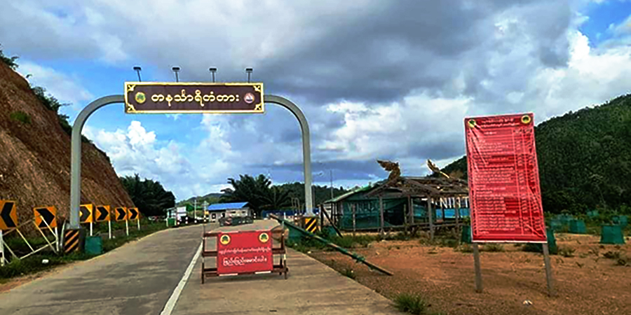 တိုကျေးရွာက နေအိမ် ၁၀၀ ကျော်ကို စစ်တပ်က မီးရှို့ဖျက်ဆီး၊ တနင်္သာရီဒေသခံ ၁ ထောင်ကျော် တိမ်းရှောင်နေရ