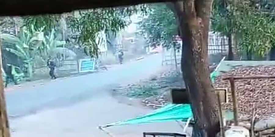 ရေးမြစ်ကူးတံတားစစ်ဆေးရေဂိတ်ကို ရေးဘီလူအဖွဲ့ စီးနင်းတိုက်ခိုက်