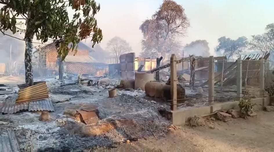 အရာတော်နှင့် ကန့်ဘလူမြို့နယ်က ရွာ ၂ ရွာကို စစ်တပ်က မီးရှို့