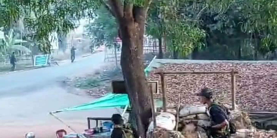 ရေးတံတားတိုက်ခိုက်မှုတွင် သေဆုံးသူသည် သာမန်အရပ်သားဟု ရေးဘီလူးတပ်ဖွဲ့ပြော၊ သံဖြူဇရပ်တွင် စစ်ကား ၂ စီး မိုင်းဆွဲခံရ