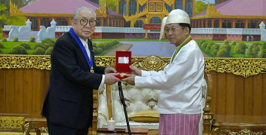 ဂျပန်-မြန်မာချစ်ကြည်ရေးအသင်းဥက္ကဋ္ဌ ဝါတာနာဘေးကို စစ်ခေါင်းဆောင်ဆုချီးမြှင့်