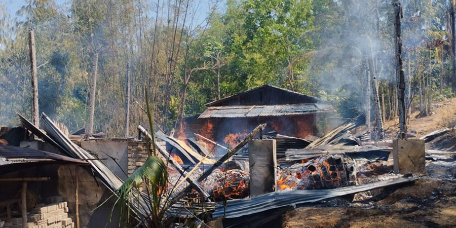 သံတောင်မြို့သစ် ၁၃ မိုင်တွင် တိုက်ပွဲဖြစ်၊ ဒေသခံနေအိမ် ၈ လုံး မီးရှို့ဖျက်ဆီးခံရ
