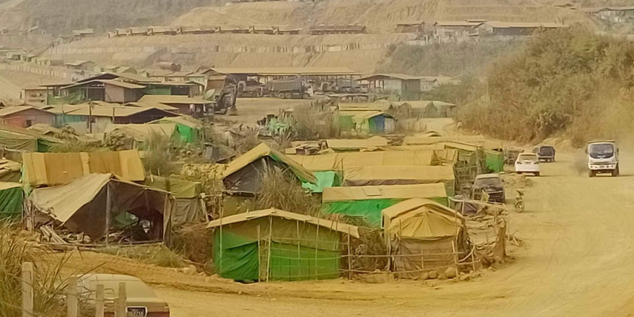 ဖားကန့်တွင် ကျောက်စိမ်းလုပ်ငန်းရှင်များက စစ်ဘေးရှောင်များကို ငွေပေးပြီး အဓမ္မဖယ်ရှား