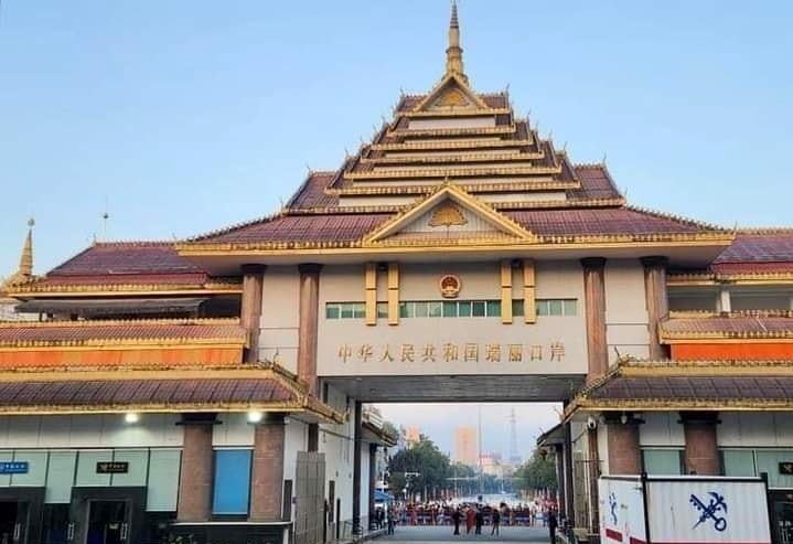 စစ်ကောင်စီကန့်သတ်ချက်ကြောင့် တရုတ်နိုင်ငံသို့တင်ပို့ရောင်းချနေသည့် ဆန်ကုန်သည်များ နစ်နာ