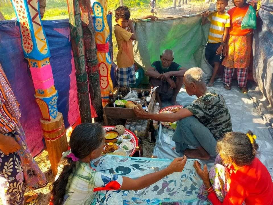 ကော့သောင်းတွင် ဆလုံလူမျိုးများ၏ ရိုးရာနတ်ပွဲကျင်းပ