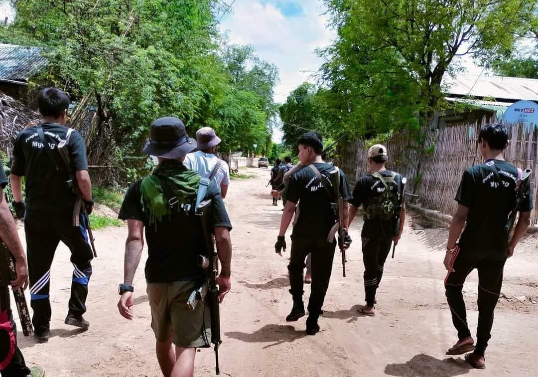 မကွေးတိုင်း ချောက်နှင့် မြိုင်မြို့တို့တွင် စစ်ကြောရေးစခန်းနှင့် စစ်ကောင်စီတပ်များ တိုက်ခိုက်ခံရ