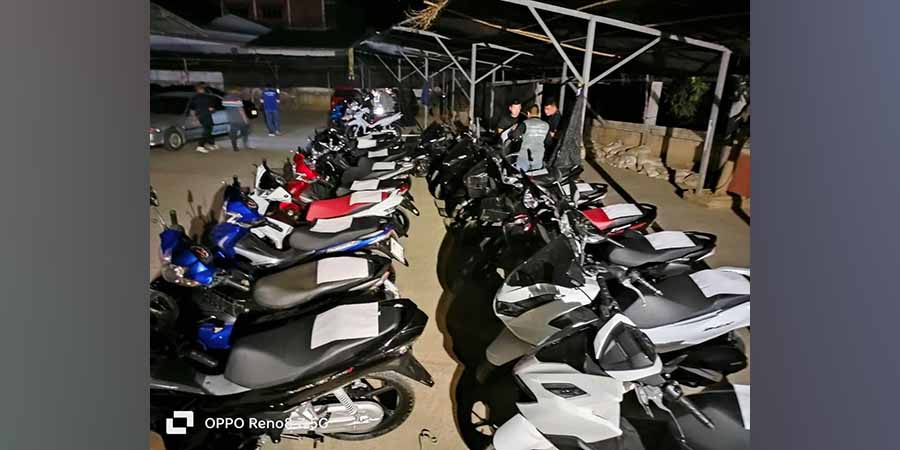 မယ်ဆိုင်တွင် မြန်မာဘက်သို့ တရားမဝင်တင်သွင်းမည့် ဆိုင်ကယ်အစီးရေ ၈၀ ကျော်ဖမ်းမိ