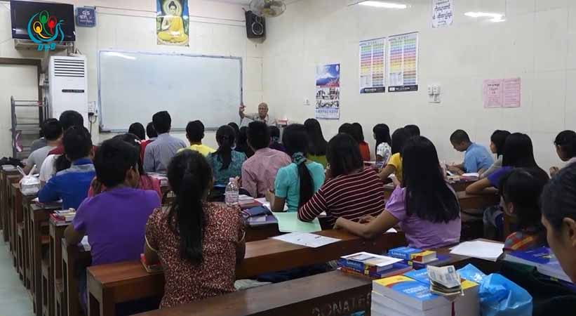 ပုဂ္ဂလိကကျောင်းများတွင် ဒီမိုကရေစီသင်ကြားမှုအား ဟန့်တားခြင်းဖြင့် စစ်ကျွန်ပညာရေးစနစ်ကို ပုံဖော်နေ
