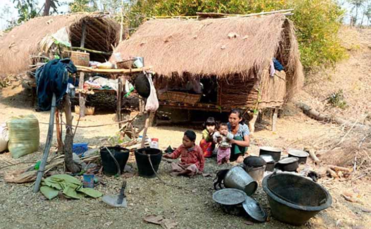 ဆိပ်ဖြူမြို့နယ်က စစ်ဘေးရှောင်ထောင်ချီ သောက်သုံးရေအခက်အခဲ ကြုံတွေ့နေ