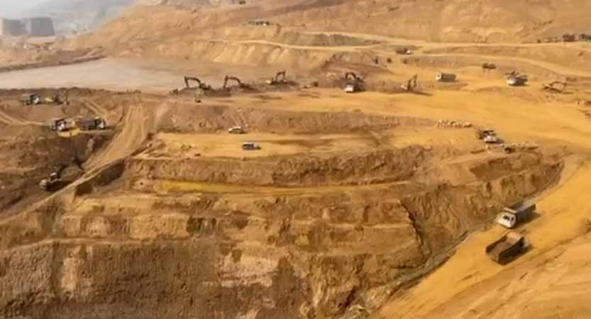 လောင်စာဆီဈေးမြင့်တက်နေသည့် ဖားကန့်တွင် ကုမ္ပဏီများက စက်ယန္တရားများဖြင့် နေ့ညမပြတ် တရားမဝင်ကျောက်စိမ်းတူးနေ