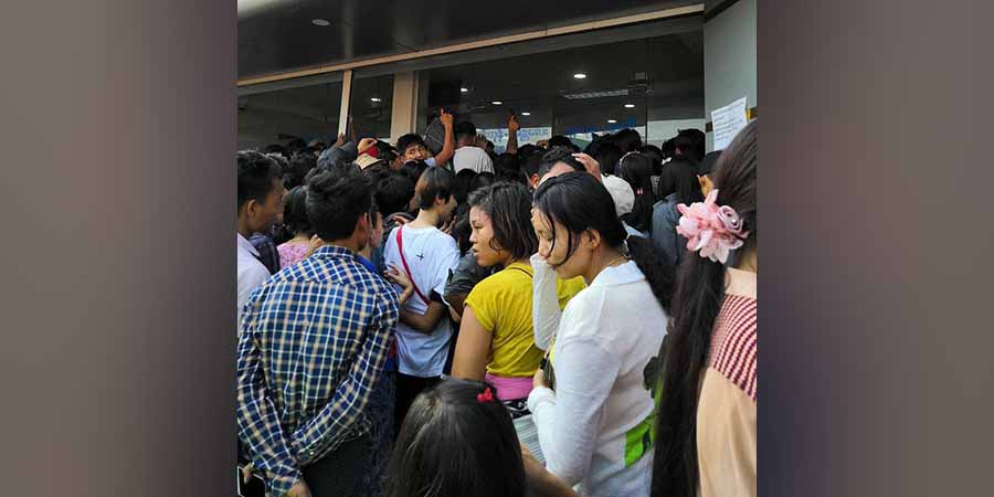 သင်္ကြန်ရုံးပိတ်ရက် နေရပ်ပြန်မည့်သူများ  ကားလက်မှတ်ဝယ်ရန် အခက်ကြုံနေ