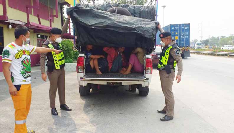 ထိုင်းတွင် အသီးအရွက်တင်ကားထဲ ပုန်းအောင်းလိုက်လာသည့် မြန်မာ ၁၃ ဦး ဖမ်းဆီးခံရ