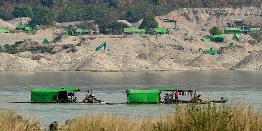ကချင်ပြည်နယ် ဧရာဝတီမြစ်အတွင်း ရွှေတူးဖော်မှုများကြောင့် ရေကြောင်းပြောင်းပြီး သောင်ထွန်းနေ