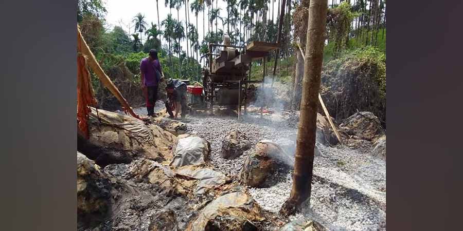 တနင်္သာရီတွင် ကွမ်းသီးစက်ရုံ၊ ဆိုင်ကယ်၂ စီးနှင့် နေအိမ်များကို စစ်တပ်က မီးရှို့ဖျက်ဆီး