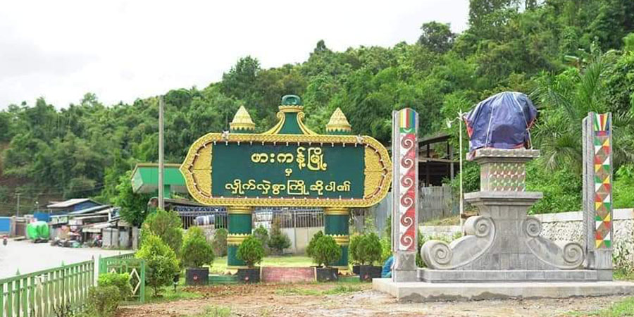 ဖားကန့် လုံးခင်းရွာရှိ ပြည်သူလူထုနေအိမ်များကို စစ်တပ်က ဘူဒိုဇာထိုး ဖျက်ဆီး